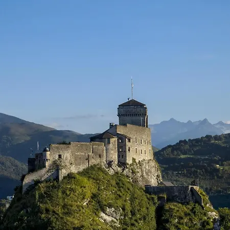 Croix Des Bretons - Pyrenees Hotel